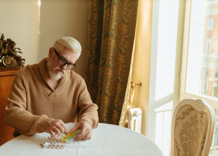 Can a Pill Really Slow Aging? Here's What the Research Says 1 Can a Pill Really Slow Aging? Here’s What the Research Says