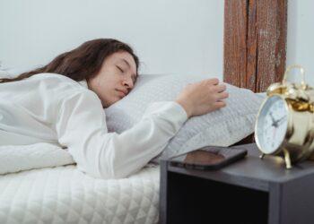 Could Poor Sleep Be Making You Gain Weight? 3 Could Poor Sleep Be Making You Gain Weight?